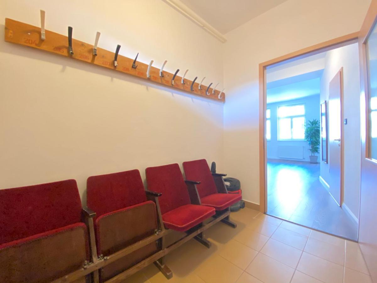 2 Bedroom 107 M2 Loft With Balcony Budapest Bagian luar foto