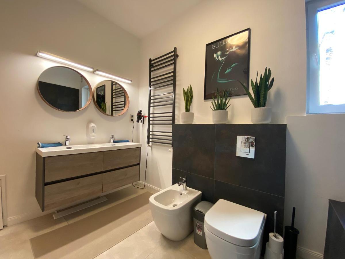 2 Bedroom 107 M2 Loft With Balcony Budapest Bagian luar foto