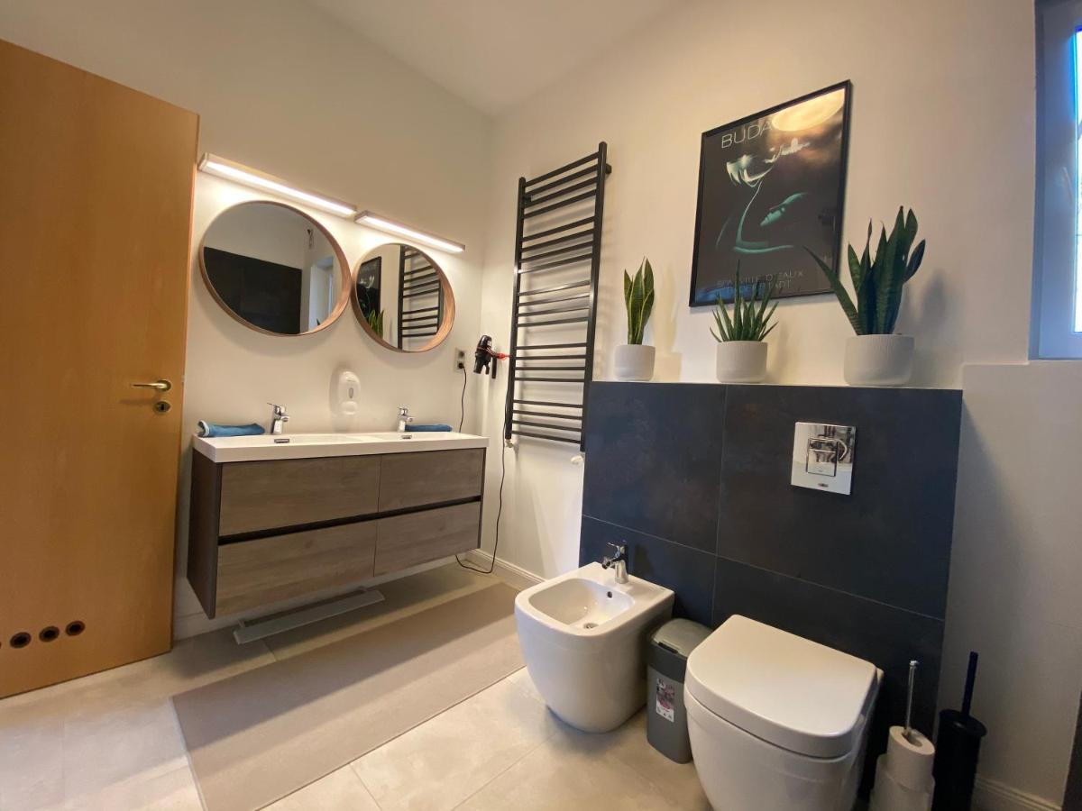 2 Bedroom 107 M2 Loft With Balcony Budapest Bagian luar foto
