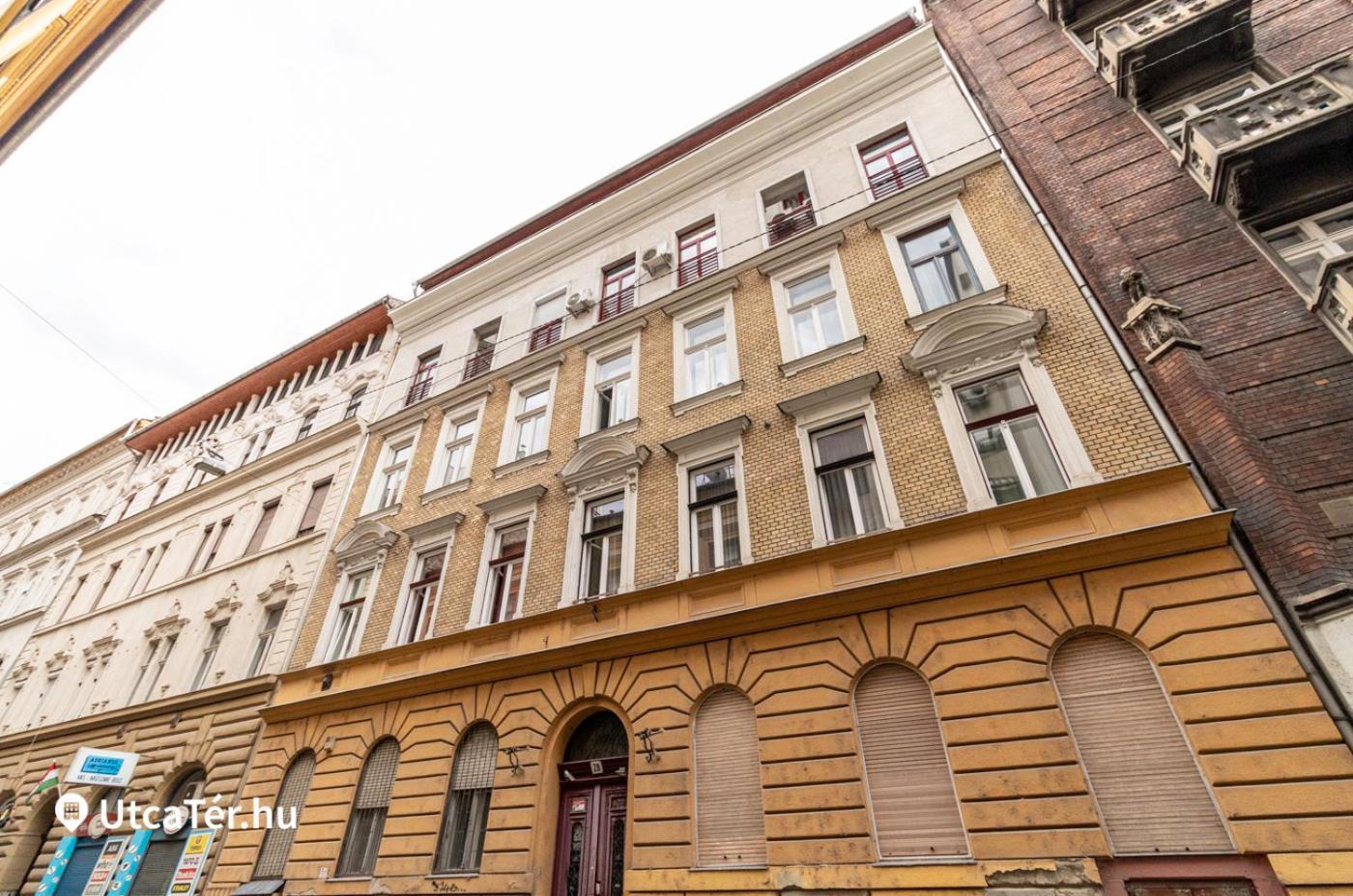 2 Bedroom 107 M2 Loft With Balcony Budapest Bagian luar foto